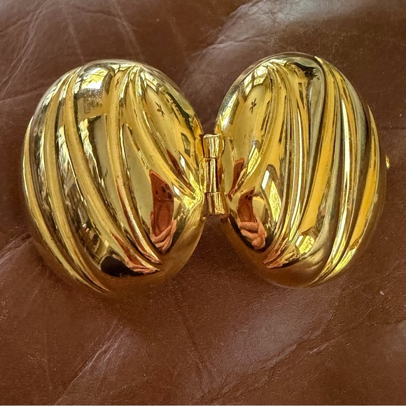 Pillbox - Picture 3 of 6